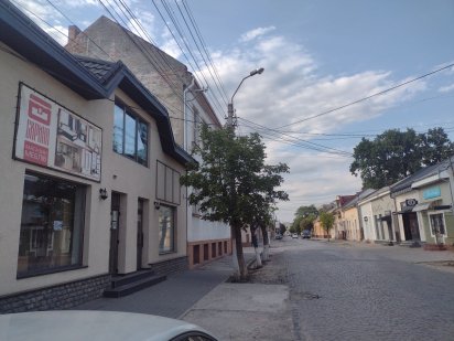 Здається приміщення під будь який вид діяльності ,центр Виноградів Виноградов