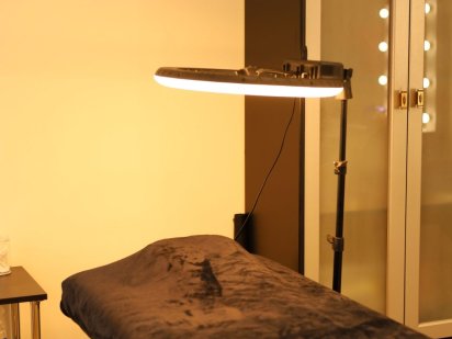 Оренда кушетки в студії краси, оренда місця Вышгород