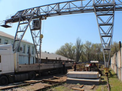 Аренда торговых площадок, места хранения, центр, кран, ж/д ветка! Каменское