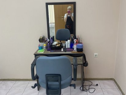 Здам рабоче місце перукаря, та манікюру Кам'янець-Подільський