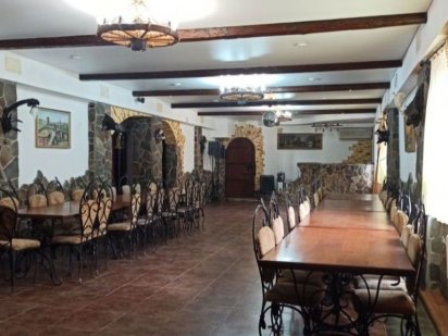 Здається діючий ресторан. Кам'янець-Подільський