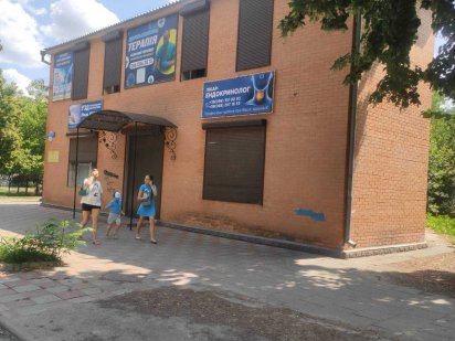 сдам в аренду или продам торговое помещение в центре города Лозовая