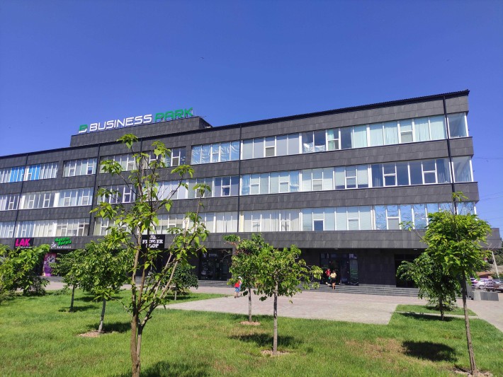 Сдается помещение в торгово-офисном центре BUSINESS PARK. - фото 1