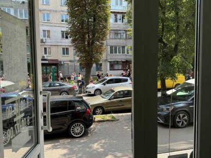 Максимально висока прохідність людей. Оренда. Фасад. Хмельницький