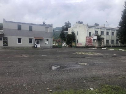 Продаж та оренда комерційної нерухомості з підʼїзною колією Хуст