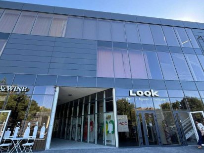 Один із  комфортніших офісних центрів. Велика парковка. Хмельницький