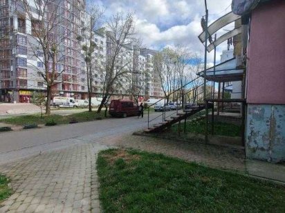 Фасадне приміщення навпроти Європейського-Сіті Івано-Франківськ