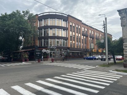 Оренда боксу під грузове сто та офісних приміщень