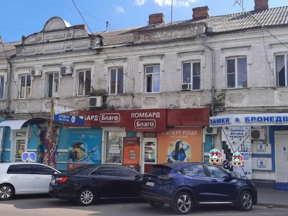 Центр, фасадне приміщення, червона лінія. Полтава