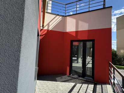 Приміщення у новому торгово-офісному центрі навпроти Авторинку Рівне