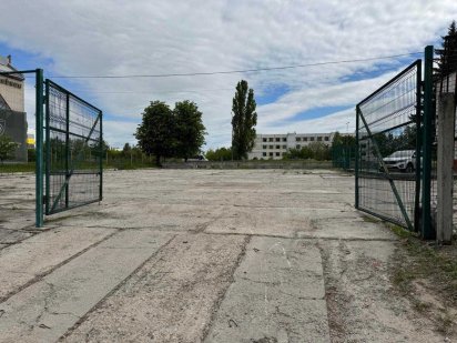 Пропонуємо в оренду відкриту площадку площею ~1300 кв.м. Суми