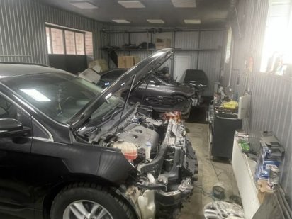 Бокс на два заїзди, з ямою. Або з підйомником. Рівне