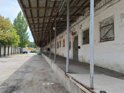 Сдам складские помещения от 50м до 1000м на базе по ул Железнодорожной Херсон