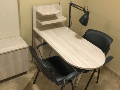 Здається місце для майстра манікюру Ужгород