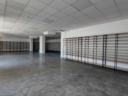 Приміщення на Добробуті площею 207 м2 з рампою та додатковим складом Черновцы