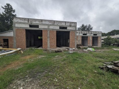 Приміщення на Комунальників на 32 сотках БЕЗ КОМІСІЇ Черновцы