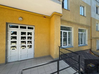 Фасадне приміщення на П.Незалежності Чернівці