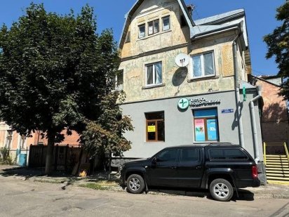 Фасадне приміщення під медичну діяльність Чернівці