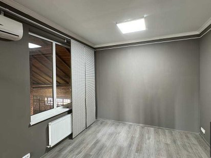 Офісна будівля по вул. Миколаївській Черновцы