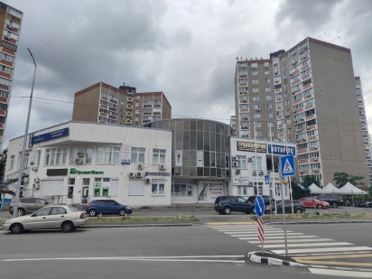 Фасад 120м² Гришка 4А, 1пов., оренда приміщення н/ф, 450м до м.Позняки Київ