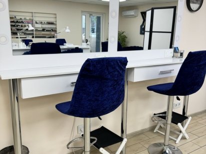 Місце бровіста візажиста стиліста