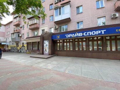 Приміщення на червоній лініі, пр. Соборний - 220 кв.м.