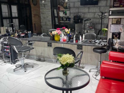 Оренда місць в діючій перукарні. Брови, вії, манікюр, педикюр. Винница