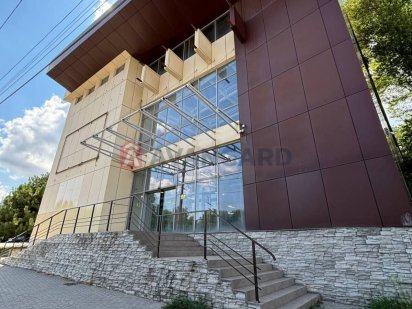 ропонується в оренду триповерхова будівля на пр.Богдана Хмельницького. Дніпро