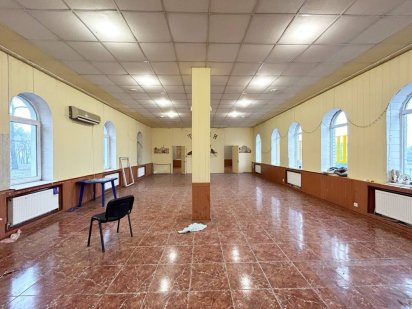 Сдам отдельное помещение, здание 180 кв м на красной линии Дніпро