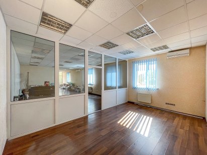 оренда приміщень 90 кв м Окрема будівля Фасад 2-га лінія вул. Сирецька Київ