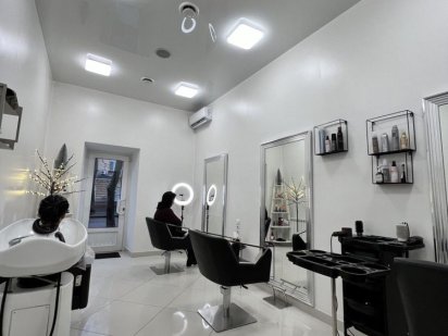 Фасадне приміщення під САЛОН КРАСИ або під інший вид діяльності. Центр Одеса