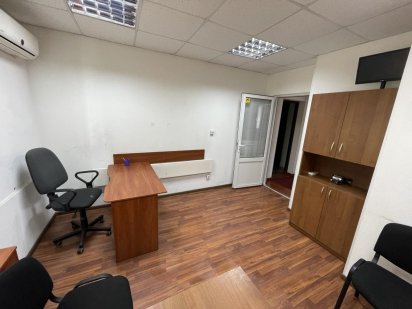 Офісне приміщення 35,4 кв. м. на 5-му поверсі на пр. Соборному, 180а