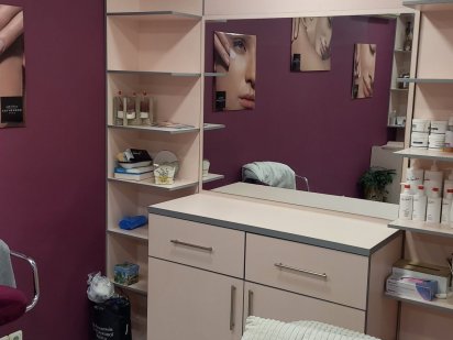 Сдам  Салон красоты. Или частями.