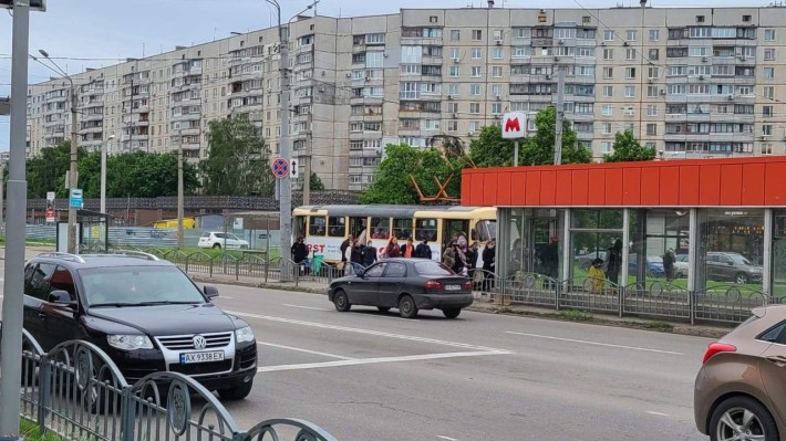 Сдам новый магазин Героев Труда  сразу возле метро - фото 1