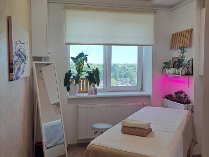 Оренда окремого кабінету на пів місяця у масажній студії 3500грн Львов