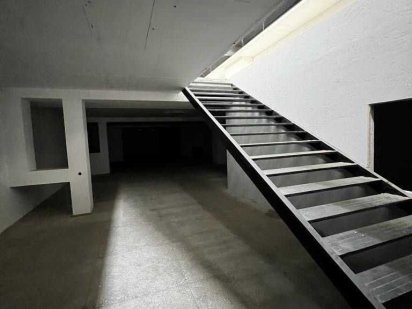 Сдам отличный 1-й этаж склад - магазин 350м2 возле Южного Вокзала. Харків