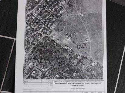 Продам участок 6 соток, правильной формы 20х30.
Под застройку. В налич