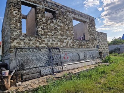 Продам участок с цоколем и коробкой дома  пригород Черноморска Чорноморськ