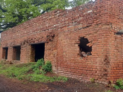 Земельна ділянка із забудовою, комунікаціями, міцним фундаментом Лубны