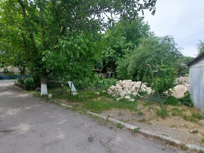 Продам 2.1 сотки. Центр. Вул.8-го Березня,16а. Могилев-Подольский