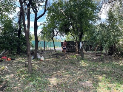 Продається земельна ділянка в центрі с.Підгірці.