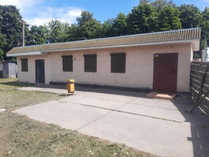 Ділянка з нежитловим приміщенням Прилуки