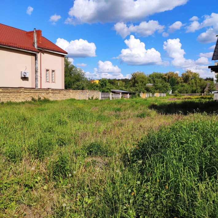 Продам земельну ділянку 20 соток, під забудову в центрі міста. - фото 1