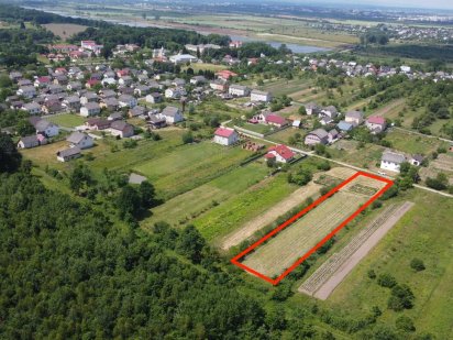 Продається земельна ділянка розміром 
0.025 га Розташована в сПідгірці Стрый