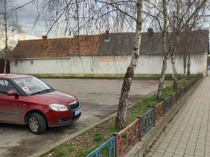 В центрі Хуста ділянка під будівництво.