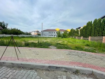 10 соток под комерцию в самом центре Бучи, заведено 100 кВт света Буча