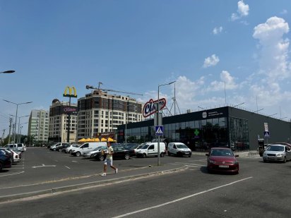 Продаж земельної ділянки 4.7 га під будівництво в центрі Крюківщини.