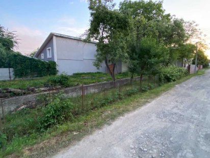 Старий будинок з земельною ділянкою 6сот та гаражем, близько до центру Івано-Франківськ