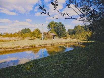 Ділянка з дачним будиночком та ставком. Луцк