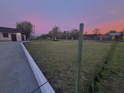 Комерція над трасою (1 лінія) Зоопарк Рівне